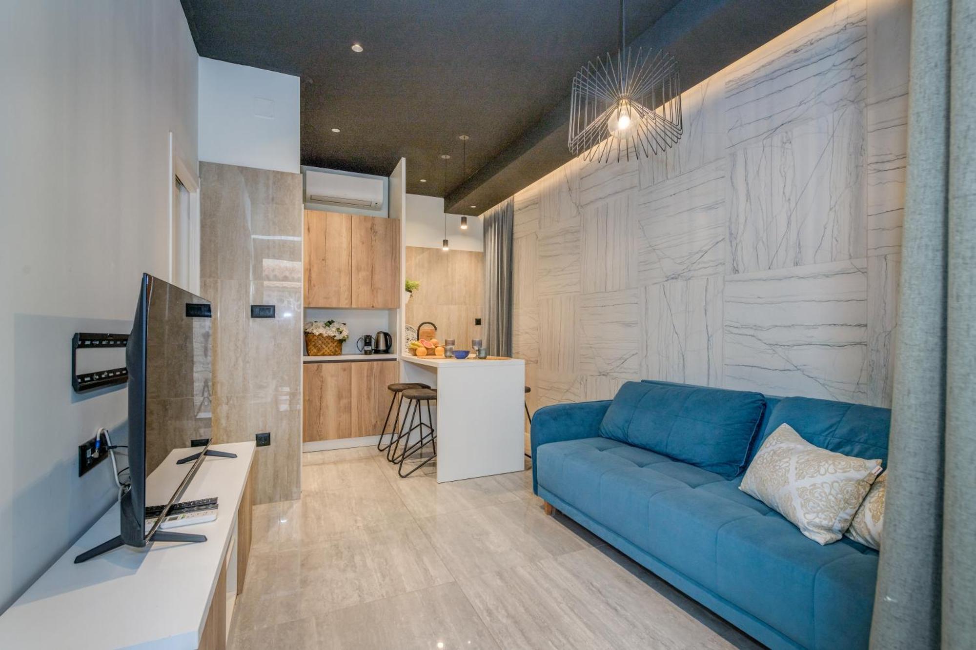 My - Downtown Retreat Split